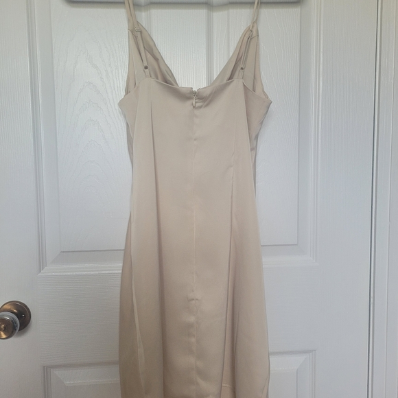 Dress - Picture 3 of 3